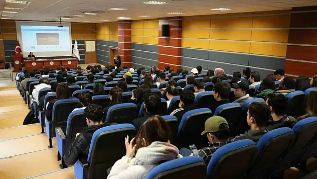 KBÜ'de Mehmet Akif Ersoy'un Sanat Dünyası Konuşuldu