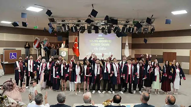 KBÜ'de mezuniyet coşkusu sürüyor: Orman mühendisleri, sosyal bilimciler ve diş hekimleri diplomalarını aldı