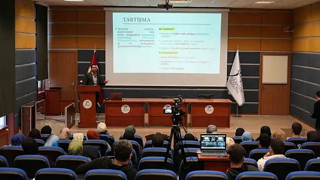 KBÜ'de Tez Yazım Seminer Dizisi Devam Ediyor