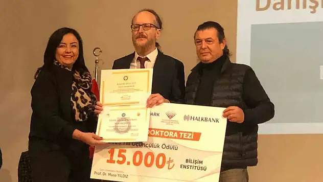 Karabük Üniversiteli Akademisyene 'En Başarılı Doktora Tezi Ödülleri'nde Ödül