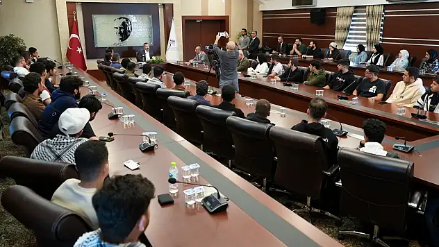 KBÜ Rektörü Kırışık, Filistinli Öğrenciler ve Akademisyenlerle Bir Araya Geldi
