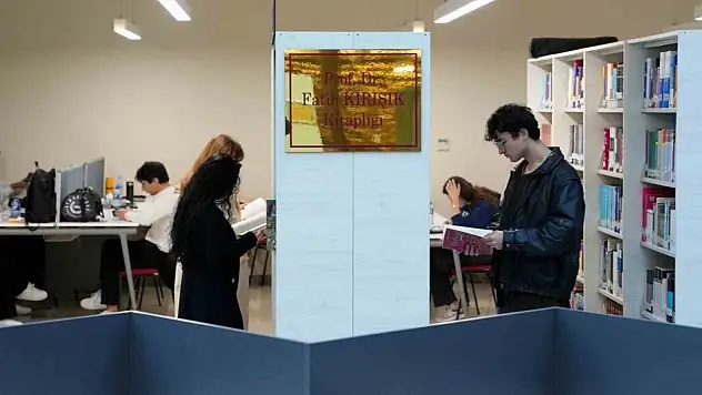 KBÜ Rektörü Kırışık'tan Kamil Güleç Kütüphanesi'ne 600 Kitaplık Bağış