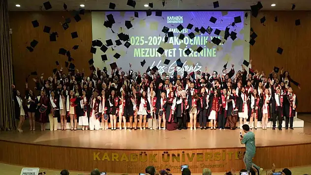 KBÜ Tıp Fakültesi mezunları hekimlik hayatına ilk adımını attı