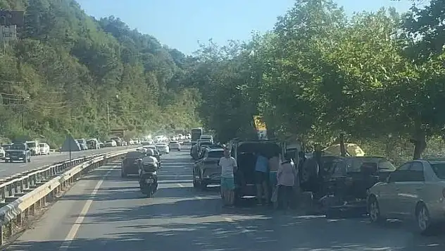 Kara Yoluna Araçlarını Park Ettiler