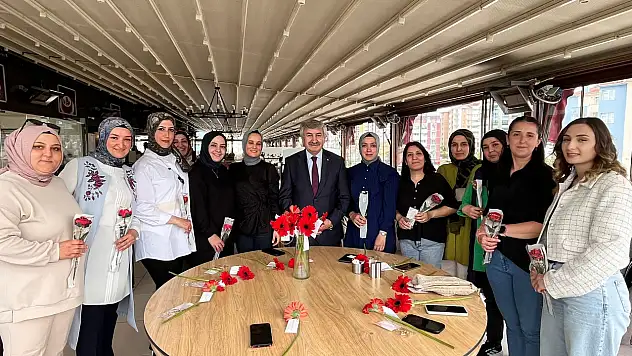 Kebeci'den Annelere Karanfil