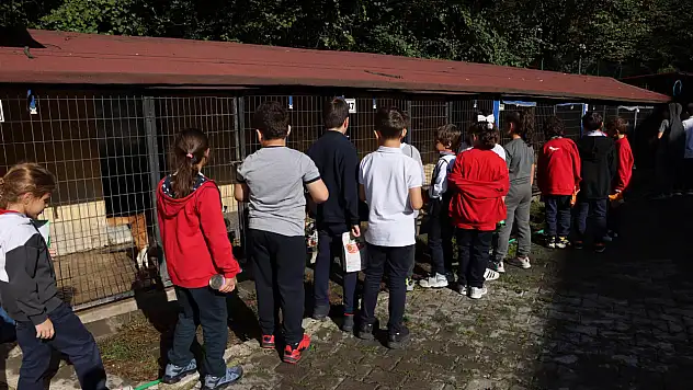 Kendileri Küçük Yürekleri Büyük Çocuklar