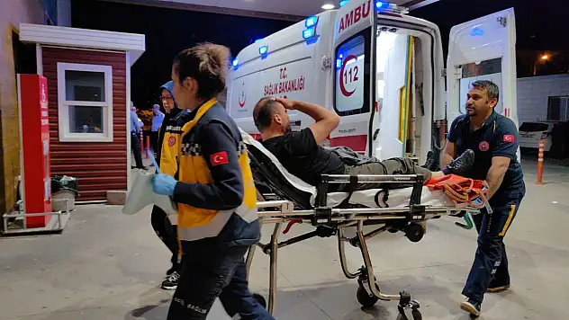 Kendisine küfür eden kocasını bıçakladı!