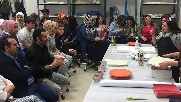 Kil toprağı sanata dönüştürüyorlar