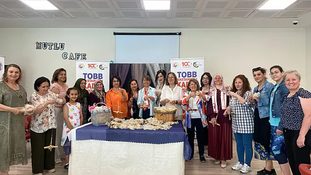 Kirmanla Yün Eğirme Etkinliği Düzenlendi
