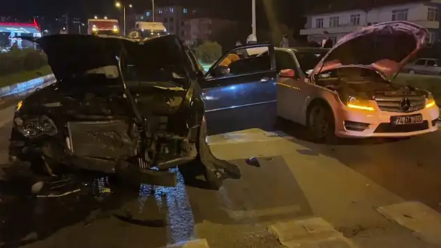 Bartın'da İlginç Kaza: Çarptı, Aracını Bırakıp Koştu