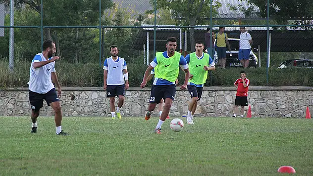 Kırmızı siyahlılarda durmak yok