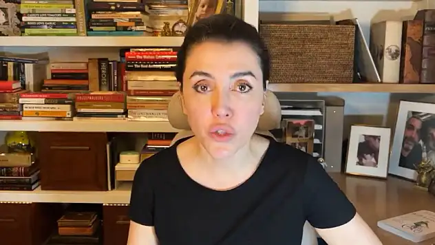 Kitabevlerinden, Yazar Azra Kohen'e Tepki