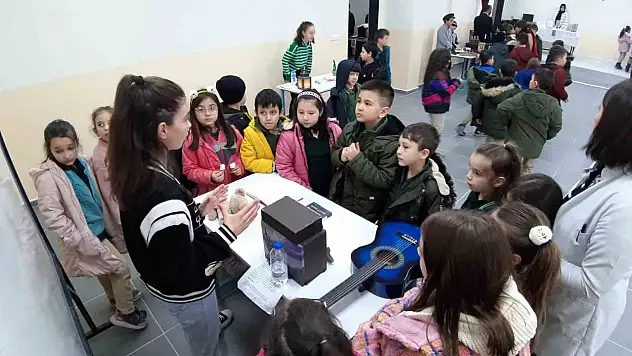 Kitapta Geçen Obje ve Karakterleri Canlandırdılar