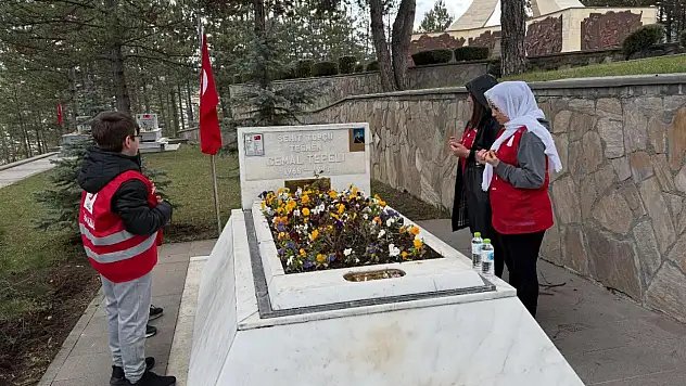 Kızılay'dan Şehitlik Ziyareti