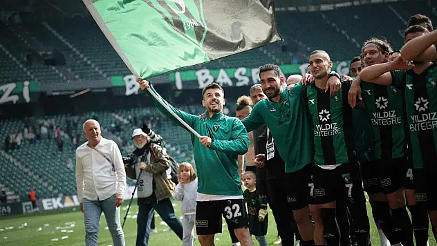 Kocaelispor şampiyon gibi