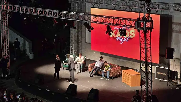 Komedyen Hayrettin, Karadeniz Ereğli'de kahkaha dolu gece yaşattı