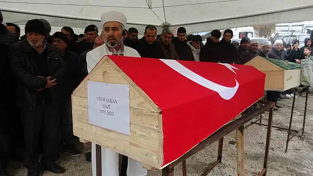 Komşusu Tarafından Öldürülen 15 Temmuz Gazisi ve Oğlu Son Yolculuğuna Uğurlandı