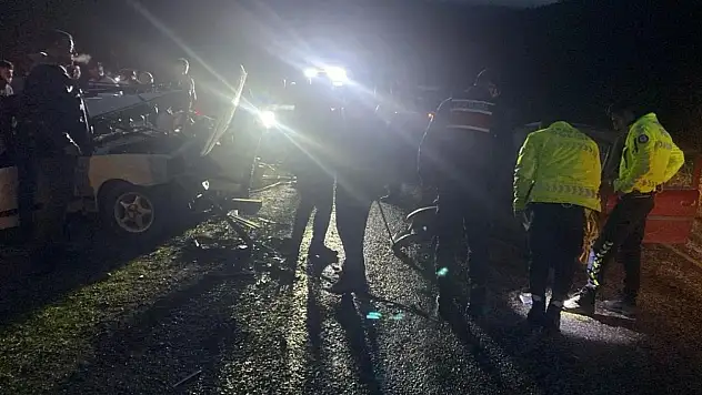 Kontrolden Çıkan İki Otomobil Çarpıştı: 3 Yaralı