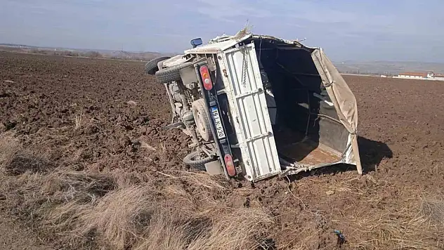 Kamyonet Tarlaya Uçtu: 1 Yaralı