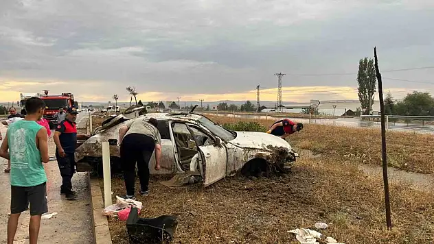 Otomobil Refüje Devrildi: 4 Yaralı