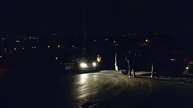 Otomobil Şarampole Devrildi: 3 Yaralı
