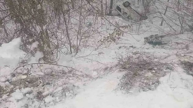 Kontrolden Çıkan Otomobil Şarampole Devrildi: 5 Yaralı