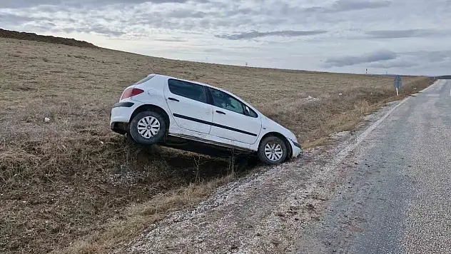 Kontrolden Çıkan Otomobil Takla Attı: 3 Yaralı