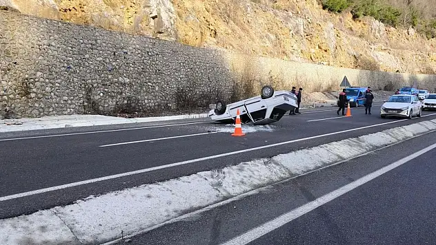 Kontrolden Çıkan Otomobil Takla Attı: 2 Yaralı