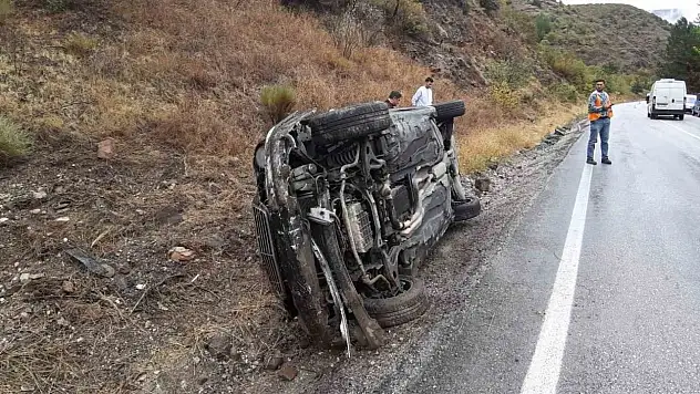 Kontrolden Çıkan Otomobil Yan Yattı