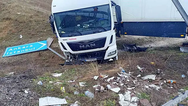Kontrolden Çıkan Tır Şarampole Uçtu