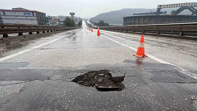 Köprü Girişindeki Çatlaklar Tehlike Oluşturuyor