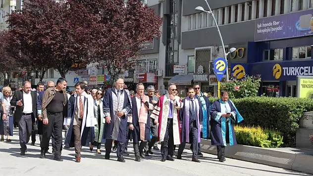 Kortej Yürüyüşü Yoğun İlgi Gördü
