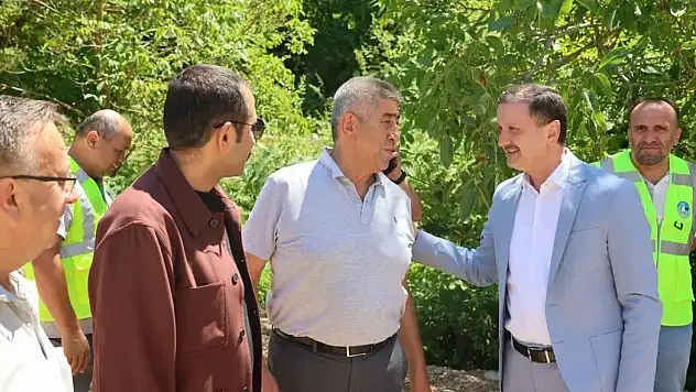 Köy Yolundaki Asfalt Çalışmalarına Yakın Takip