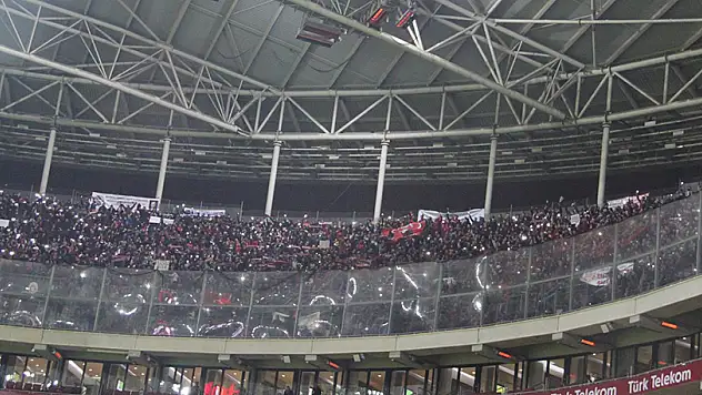 KSK taraftar TT Arena'yı inletti