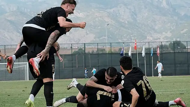 KSK, Zirveye Kanat Açtı