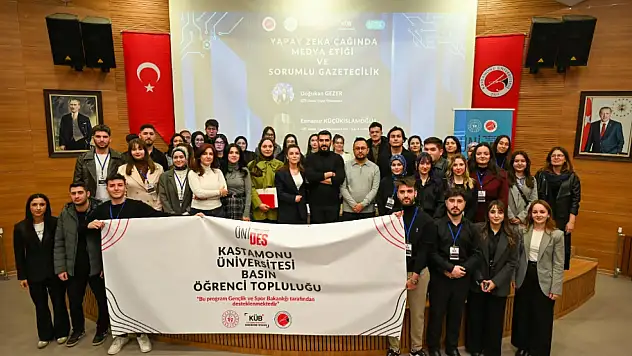 KÜ'de Sorumlu Gazetecilik Paneli Düzenlendi