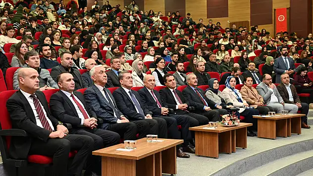 KÜ'de 'Uluslararası Hukuk Bağlamında Savaş ve Çatışma' Konferansı Düzenlendi