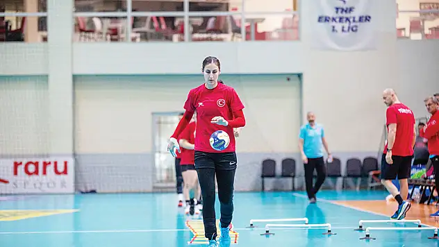 KÜBRA, BETÜL, CEREN YER ALMADI Belediyespor Milli takıma 6 oyuncu
