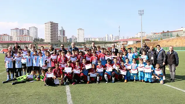 Küçükler'de Şampiyon Vali Aydın Arslan