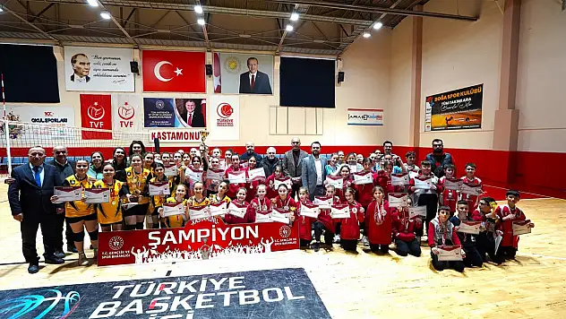 Küçükler Voleybolda Dereceler Belli Oldu