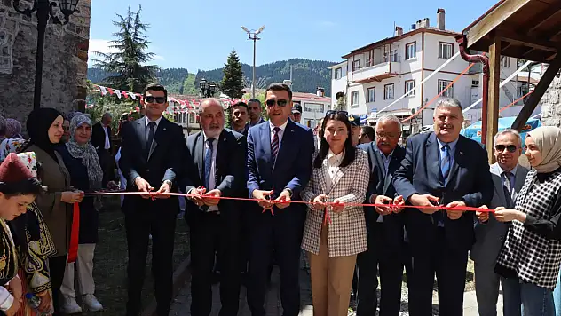 Küre'de Halk Eğitimi Merkezi Yıl Sonu Sergisi Açıldı