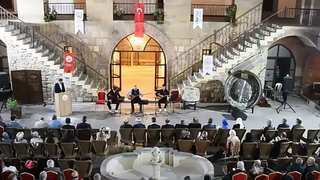 Kurşunlu Han'da Şiir Ve Türkü Dolu Gece