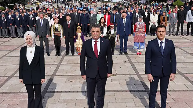 Kutlamalar Çelenk Sunumuyla Başladı