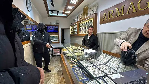 Gerçeği Aratmayan Kuyumcu Soygunu Tatbikatı