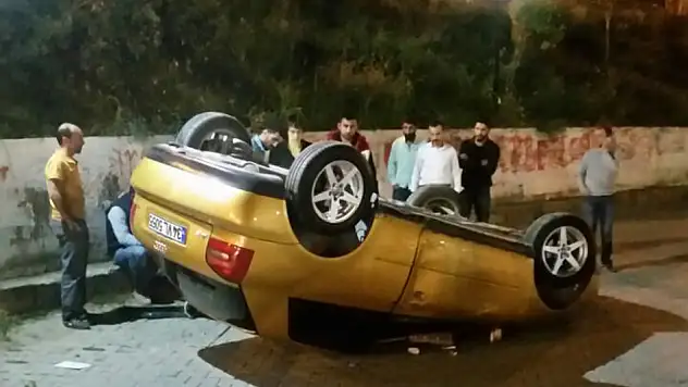 Kuzeykent İş Merkezi'ne araç yuvarlandı