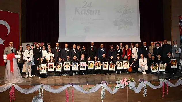 Öğrenciler Şehit Öğretmenleri Unutmadı