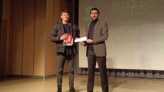 Ödülünü Filistin'e Bağışladı