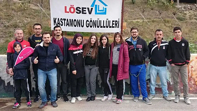 Lösemiyi anlatmak için yürüdüler