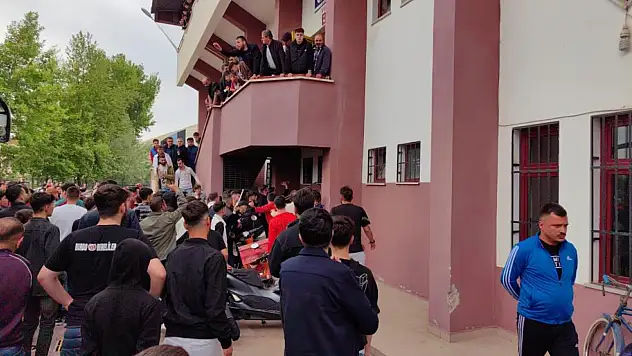 Maç Sonrası Futbolcu ve Taraftar Yaralandı