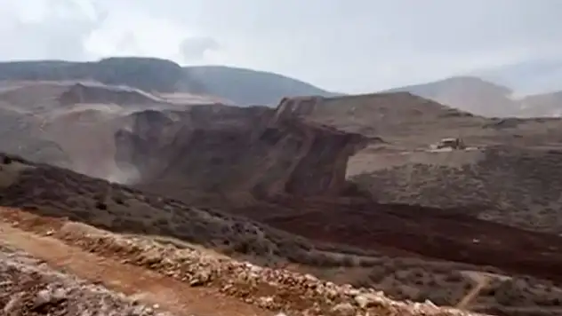 Maden Sahasında Toprak Kaydı! Çok Sayıda İşçi Göçük Altında
